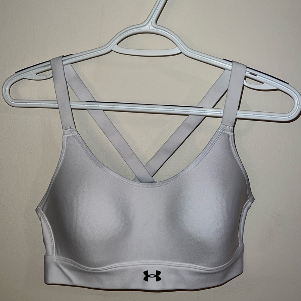 Under Armour sports bras size M